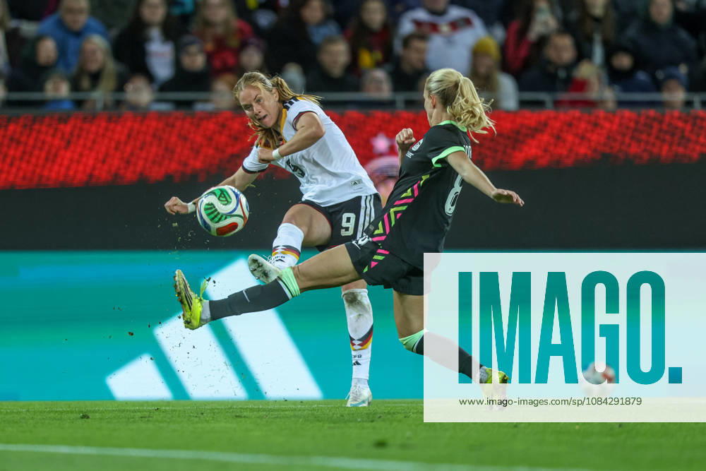 GER, Karlsruhe, Germany vs. Australia, FIFA, DFB, Soccer, 2026–2027 Season, BBBank Wildpark, Friendly Match (pictured, from left): Sjoeke Nüsken (Germany), Women’s National Team, Kaitlyn Torpey, Australia 8. DFB and DFL regulations prohibit any use of photographs as image sequences and or quasi-video. October 9, 2026
