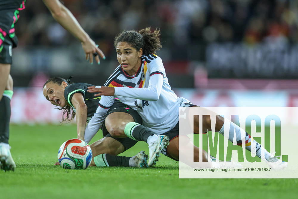 GER, Karlsruhe, Germany vs. Australia, FIFA, DFB, Soccer, 2026–2027 Season, BBBank Wildpark, Friendly Match: Pictured from left: Hayley Raso (Australia), No. 16, Cora Zicai, Germany, Women’s National Team, tackle. DFB and DFL regulations prohibit any use of photographs as image sequences and or quasi-video