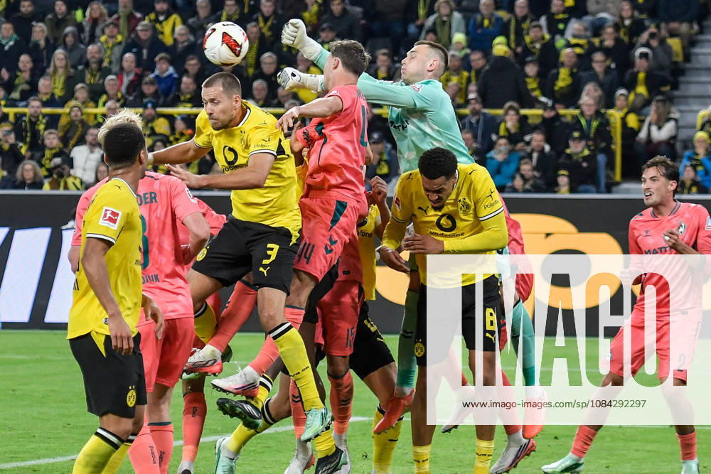 Karl Hein (Bremen 1) thwarts a scoring chance by Waldemar Anton (Dortmund 3) September 10, 2026 ¢ Soccer ¢ Borussia Dortmund vs. SV Werder Bremen, Signal Iduna Park, Dortmund, DFB and DFL regulations prohibit any use of photographs as image sequences and or quasi-video. NRW, Germany