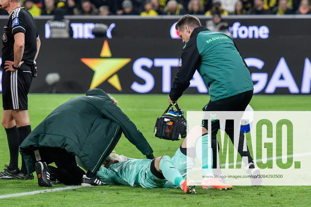 Karl Hein (Bremen 1) injured on the field with paramedics, October 9, 2026 ¢ Soccer ¢ Borussia Dortmund vs. SV Werder Bremen, Signal Iduna Park, Dortmund, DFB and DFL regulations prohibit any use of photographs as image sequences and or quasi-video. NRW, Germany