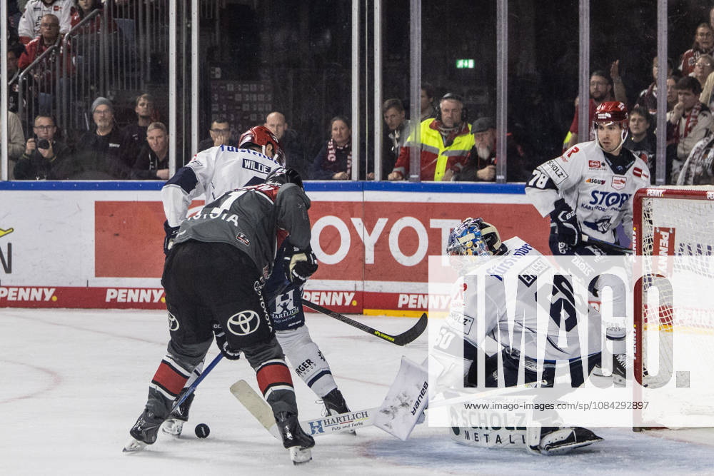 Joacim Eriksson, Schwenninger Wild Wings, 60; William Weber, Schwenninger Wild Wings, 78 vs. Juhani Tyrvainen, Koelner Haie, 21; Koelner Haie vs. Schwenninger Wild Wings, Ice Hockey, Penny DEL, Matchday 07, 2026–2027, September 10, 2026, Cologne Haie vs. Schwenningen Wild Wings, Ice Hockey, Penny DEL, Matchday 07, 2026–2027, September 10, 2026, Cologne