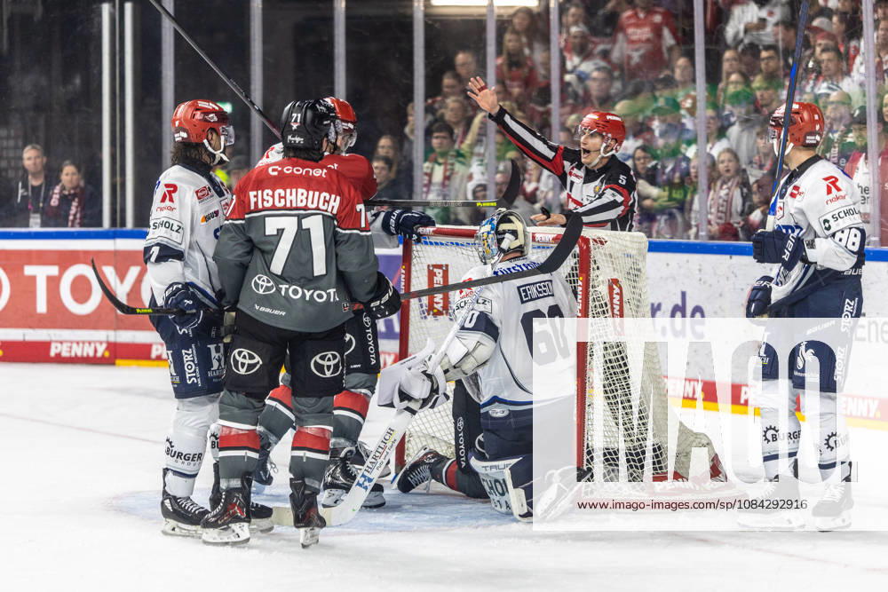 Joacim Eriksson, Schwenninger Wild Wings, 60 vs. Daniel Fischbuch, Koelner Haie, 71; Koelner Haie vs. Schwenninger Wild Wings, Ice Hockey, Penny DEL, Matchday 07, 2026–2027, October 9, 2026, Cologne Sharks vs. Schwenningen Wild Wings, Ice Hockey, Penny DEL, Matchday 07, 2026–2027, October 9, 2026, Cologne