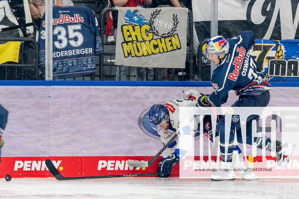 Battle for the Puck: Face-off between Nicolas Appendino (ERC Ingolstadt, 21) and Veit Oswald (EHC Red Bull Munich, 27, GER), EHC Red Bull Munich vs. ERC Ingolstadt, DEL, 2026–2027 season, Matchday 7, October 9, 2026 Photo: HMB Media, Franz Feiner