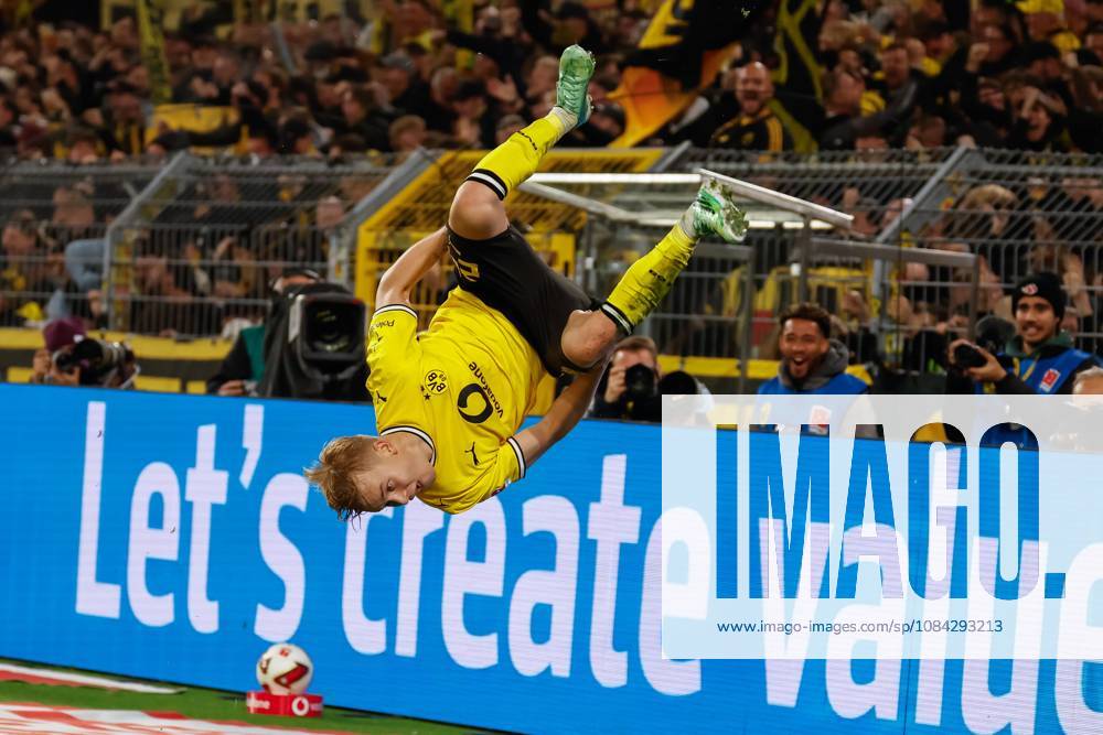 DORTMUND - Daniel Svensson of Borussia Dortmund scored the 1-0 during the Bundesliga match between Borussia Dortmund and SV Werder Bremen at Signal Iduna Park on October 9, 2026, in Dortmund, Germany. MARCEL TER BALS ANP Bundesliga 2026 27 ANPxSportx xMarcelxterxBalsxIVx 571968125 originalFilename: 571968125