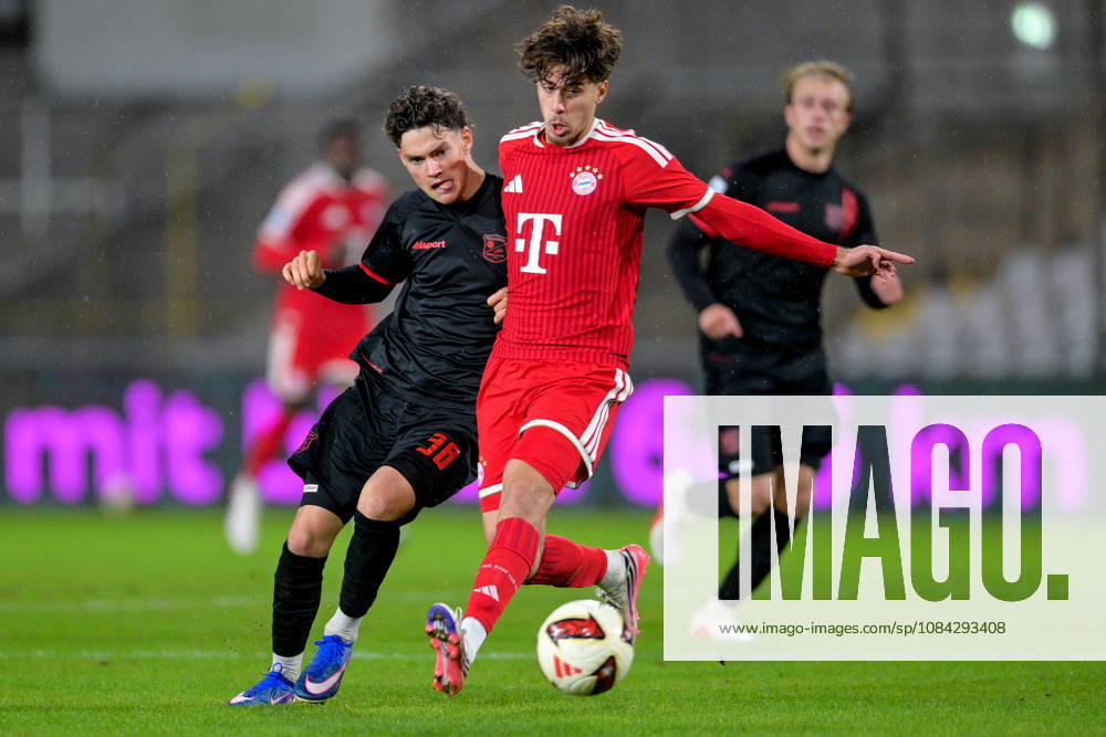 From left: Constantin Strunz (Unterhaching), 38; David Santos Daiber (Bayern Munich, FCB), 6; in a one-on-one battle, duel, tackle; dynamic, action, 09 10 2026, Munich, Germany, soccer, Bavarian Regional League, FC Bayern Munich II vs. SpVgg Unterhaching