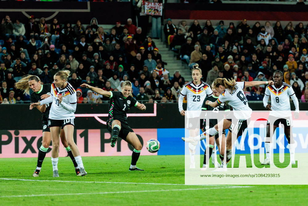 Sjoeke Nuesken (Nüsken, Germany, 9) scores the 4:2 goal during the International Friendly, Länderspiel, Nationalmannschaft match between Germany vs. Australia at BBBank Wildpark on October 09, 2026 in Karlsruhe, Germany. Germany
