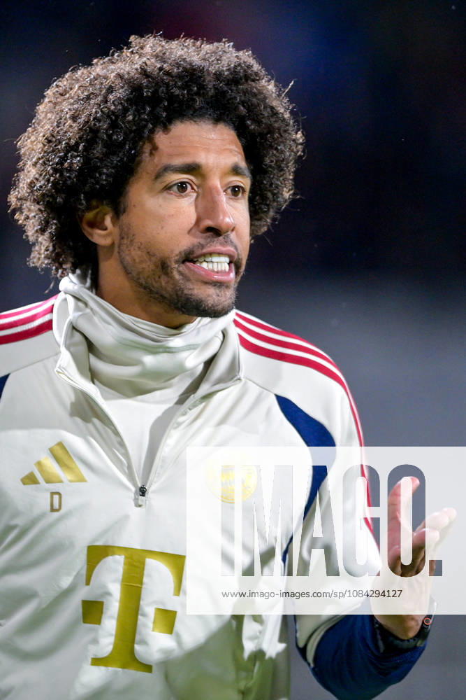 Coach Costa Santos Dante of FC Bayern Munich gives instructions, gesticulates with his arms, single frame, action, 09 10 2026, Munich, Germany, soccer, Bavarian Regional League, FC Bayern Munich II vs. SpVgg Unterhaching