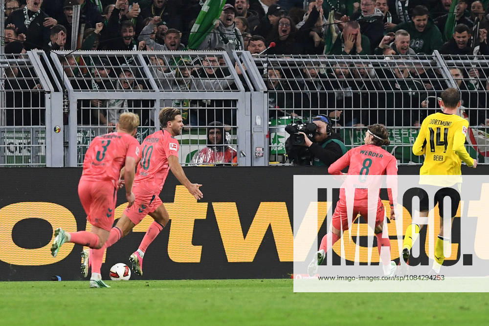 Niclas Fuellkrug of Werder Bremen celebrates after scoring his team’s second goal during the Bundesliga match between Borussia Dortmund and SV Werder Bremen at Signal Iduna Park on October 9, 2026, in Dortmund, Germany. Photo by Ralf Treese, DeFodi Images. Niclas Fuellkrug of Werder Bremen celebrates after scoring his team’s second goal during the Bundesliga match between Borussia Dortmund and SV Werder Bremen at Signal Iduna Park on October 9, 2026 in Dortmund, Germany. Photo by Ralf Treese, DeFodi Images. DFB and DFL regulations prohibit any use of photographs as image sequences and or quasi-video. Photo by Ralf Treese, DeFodi Images