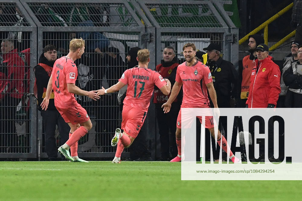 Niclas Fuellkrug of Werder Bremen celebrates a goal with his teammates after scoring the 2-2 equalizer during the Bundesliga match between Borussia Dortmund and SV Werder Bremen at Signal Iduna Park on October 9, 2026, in Dortmund, Germany. Photo by Ralf Treese, DeFodi Images. Niclas Fuellkrug of Werder Bremen celebrates after scoring his team’s second goal with teammates during the Bundesliga match between Borussia Dortmund and SV Werder Bremen at Signal Iduna Park on October 9, 2026 in Dortmund, Germany. Photo by Ralf Treese, DeFodi Images. DFB and DFL regulations prohibit any use of photographs as image sequences and or quasi-video. Photo by Ralf Treese, DeFodi Images.