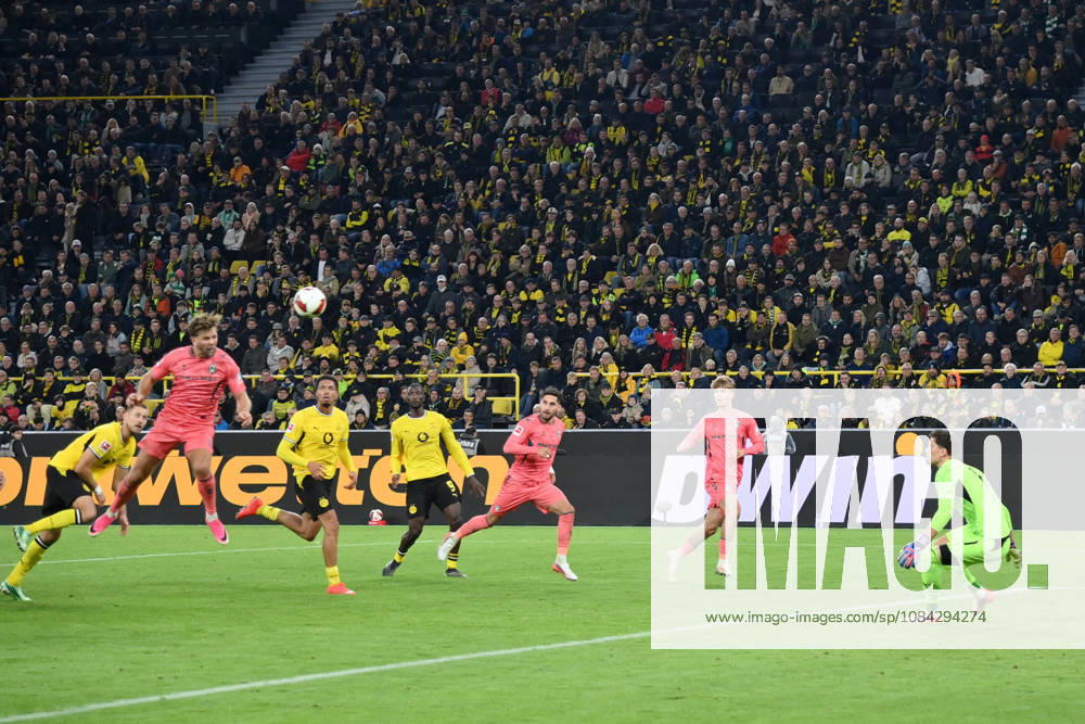 Niclas Füllkrug of Werder Bremen (left) scores the goal on September 10, 2026, Soccer, Bundesliga 1, 2026–2027 season, Matchday 5, Borussia Dortmund vs. SV Werder Bremen. DFL regulations prohibit any use of photographs as image sequences and or quasi-video. Dortmund, Signal Iduna Park, North Rhine-Westphalia, Germany Team2