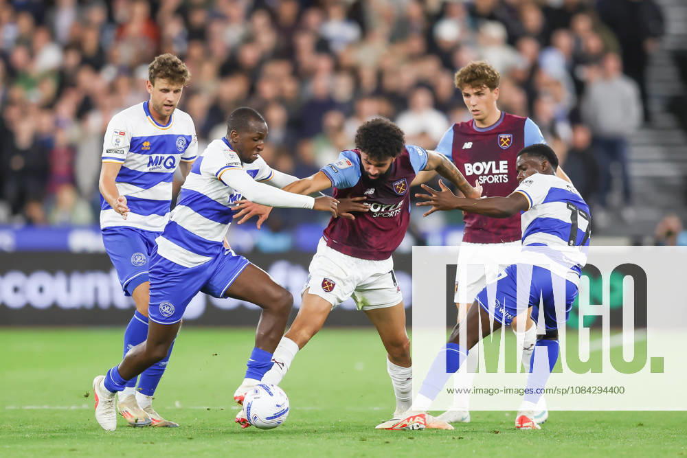 West Ham United v Queens Park Rangers, EFL Sky Bet Championship, EFL, Football, London Stadium, London, UK - 09 Oct 2026 Pablo of West Ham United is pressured by Queens Park Rangers players London London Stadium Stratford GBR, UK NEWSPAPERS OUT