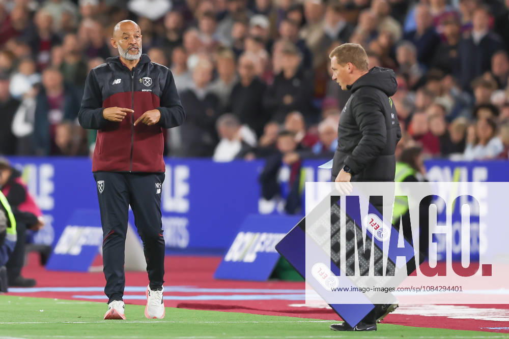 West Ham United v Queens Park Rangers, EFL Sky Bet Championship, EFL, Football, London Stadium, London, UK - 09 Oct 2026 West Ham United Head Coach Nuno Espirito Santo indicates to Fourth Official John Busby that subs need to be made London London Stadium Stratford GBR, UK NEWSPAPERS OUT