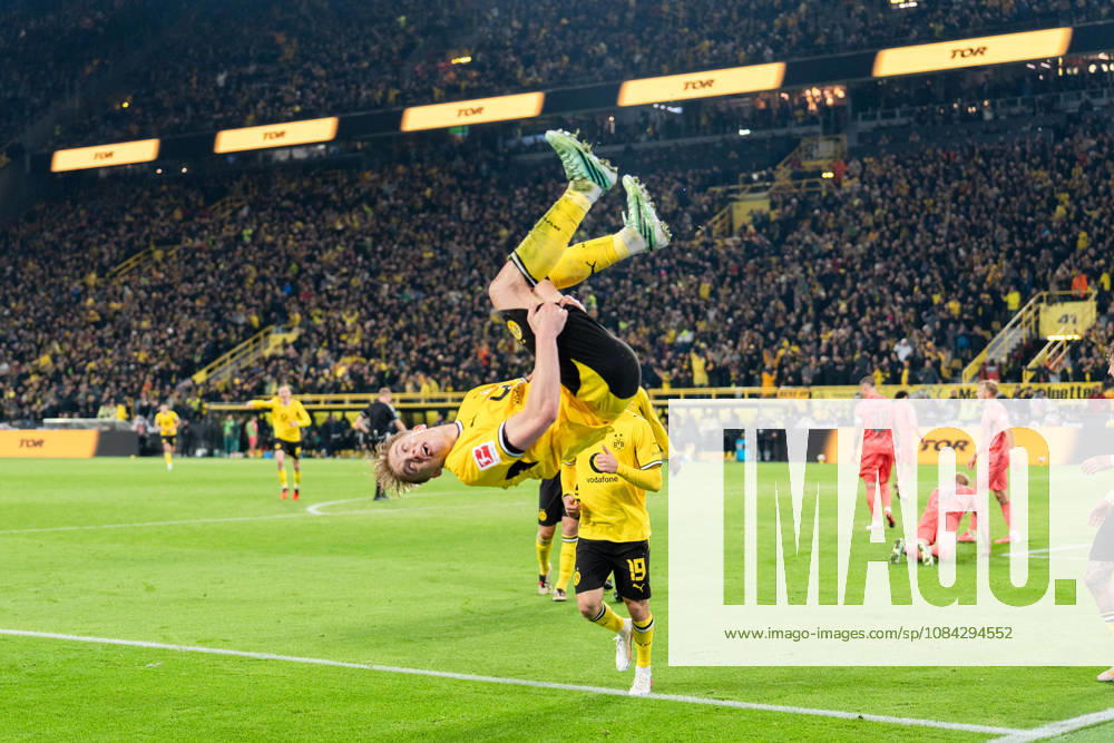Germany 1 Bundesliga 2026–2027, Matchday 5: Borussia Dortmund vs. Werder Bremen, October 9, 2026, Signal Iduna Park, North Rhine-Westphalia. Goal to make it 1–0 by Daniel Svensson of Borussia Dortmund, 24. Cheers, joy, excitement, goal celebration, somersault.