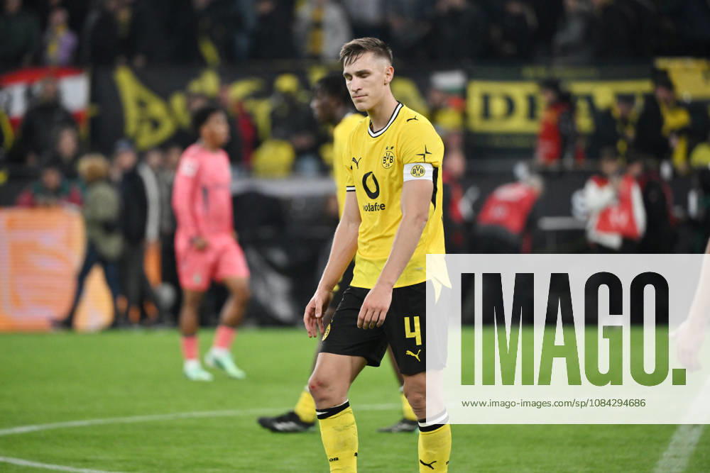 Nico Schlotterbeck, Borussia Dortmund, after the final whistle on October 9, 2026; Soccer, 1. Bundesliga, 2026–2027 season, Matchday 5, Borussia Dortmund vs. SV Werder Bremen. DFL regulations prohibit any use of photographs as image sequences and or quasi-video. Dortmund, Signal Iduna Park, North Rhine-Westphalia, Germany Team2