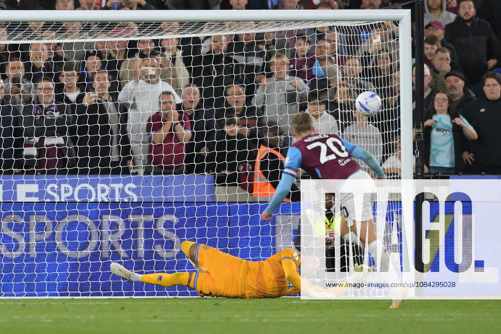 West Ham vs QPR Championship Jarrod Bowen of West Ham United misses a late penaslty during the West Ham vs Queens Park Rangers, EFL Championship match at the London Stadium Stratford. This image is for . Licence required from the Football DataCo for any other use. London The London Stadium UK