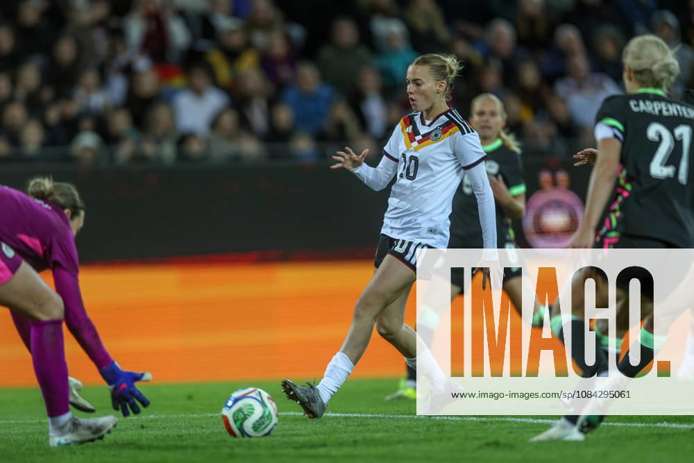 GER, Karlsruhe, Germany vs. Australia, FIFA, DFB, soccer, 2026–2027 season, BBBank Wildpark, Friendly Match: Pictured (from left) Laura Freigang of Germany, Women’s National Team. DFB and DFL regulations prohibit any use of photographs as image sequences and or quasi-video