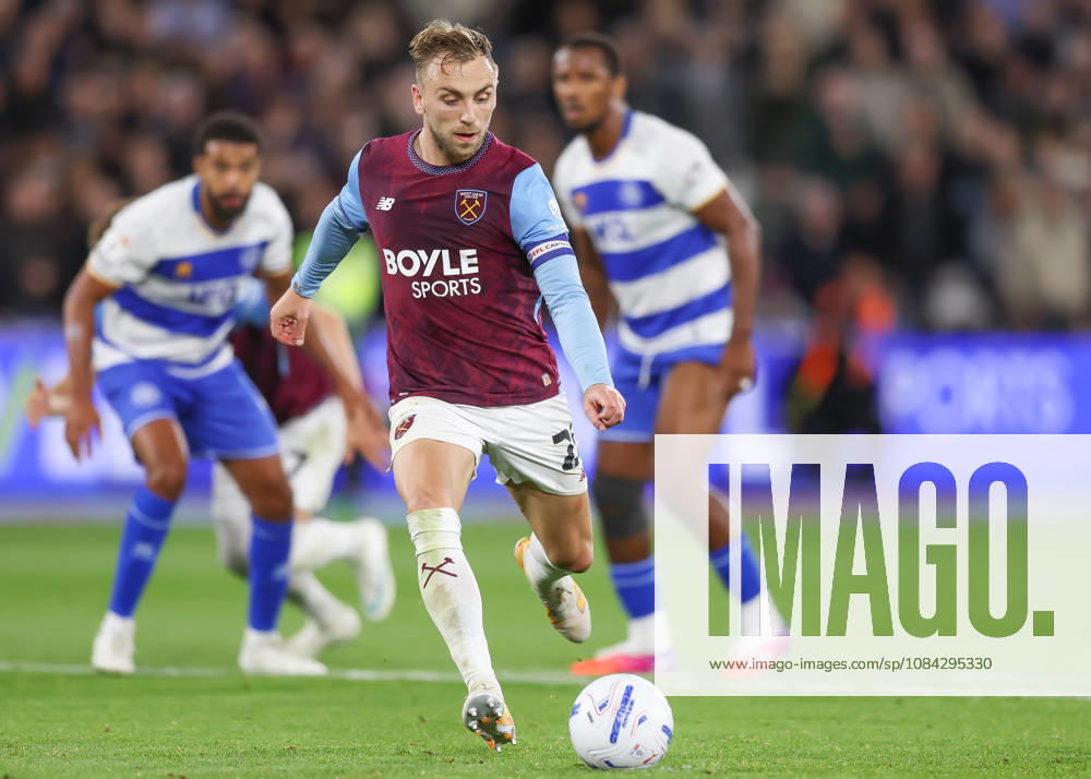 West Ham United v Queens Park Rangers, EFL Sky Bet Championship, EFL, Football, London Stadium, London, UK - 09 Oct 2026 Jarrod Bowen of West Ham United takes a penalty London London Stadium Stratford GBR, UK NEWSPAPERS OUT