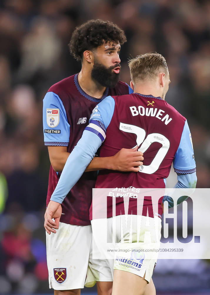 West Ham United v Queens Park Rangers, EFL Sky Bet Championship, EFL, Football, London Stadium, London, UK - 09 Oct 2026 Pablo of West Ham United commiserates with Jarrod Bowen of West Ham United after Goalkeeper Pierre Charles of Queens Park Rangers saved his spot kick London London Stadium Stratford GBR, UK NEWSPAPERS OUT
