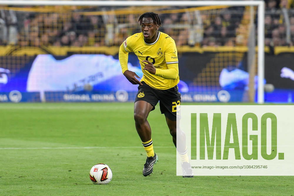 Joane Gadou Dortmund 22 Action Single Image Cutout 09 10 2026 ¢ Soccer ¢ Borussia Dortmund vs. SV Werder Bremen, Signal Iduna Park, Dortmund, DFB and DFL regulations prohibit any use of photographs as image sequences and or quasi-video. NRW, Germany