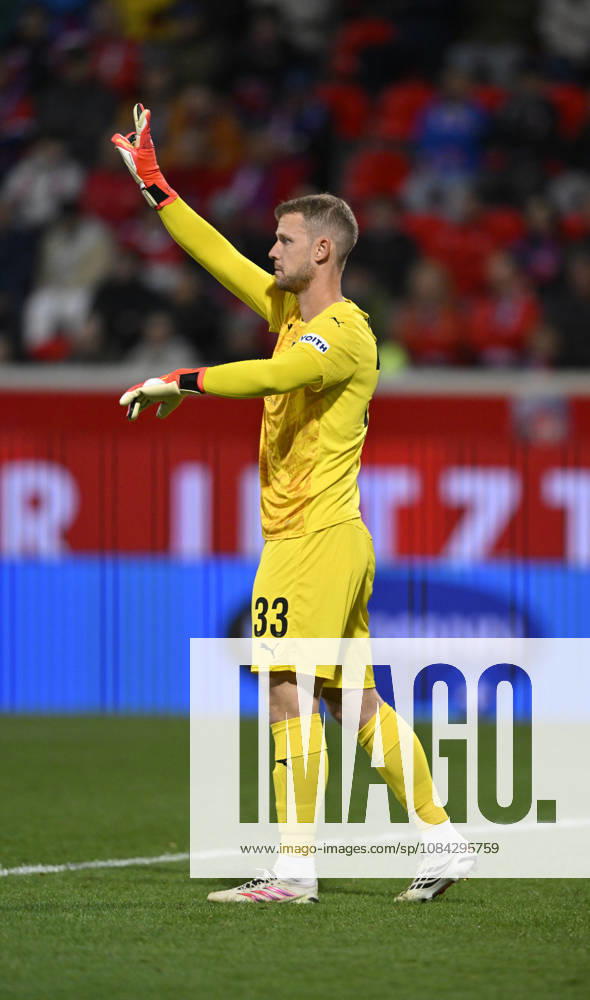 Goalkeeper Thomas Daehne, 1. FC Heidenheim 1846 (FCH) 33, Gesture, 1. FC Heidenheim 1846 (FCH) vs. 1. FC Kaiserslautern, October 9, 2026. DFL regulations prohibit any use of photographs AS IMAGE SEQUENCES AND OR QUASI-VIDEO 1 FC Heidenheim 1846 FCH vs. 1 FC Kaiserslautern
