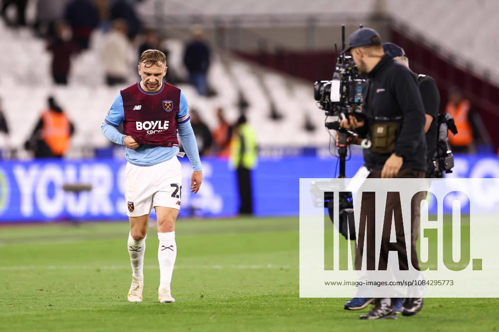 West Ham United gegen Queens Park Rangers, 9. Oktober 2026, London, EFL Championship, Fußball: West Ham United gegen Queens Park Rangers – Jarrod Bowen von West Ham United wirkt nach dem Abpfiff niedergeschlagen, nachdem er einen Elfmeter verschossen hat. Foto: Jacques Feeney, Abseits, London, Großbritannien