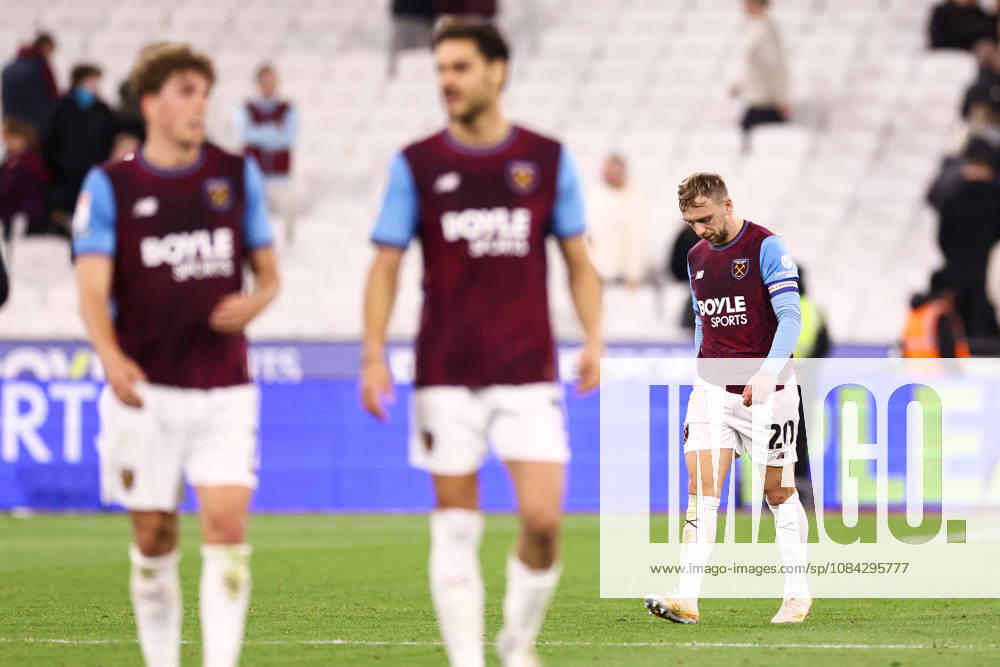 West Ham United gegen Queens Park Rangers, 9. Oktober 2026, London, EFL Championship, Fußball: West Ham United gegen Queens Park Rangers – Jarrod Bowen von West Ham United wirkt nach dem Abpfiff niedergeschlagen, nachdem er einen Elfmeter verschossen hat. Foto: Jacques Feeney, Abseits, London, Großbritannien