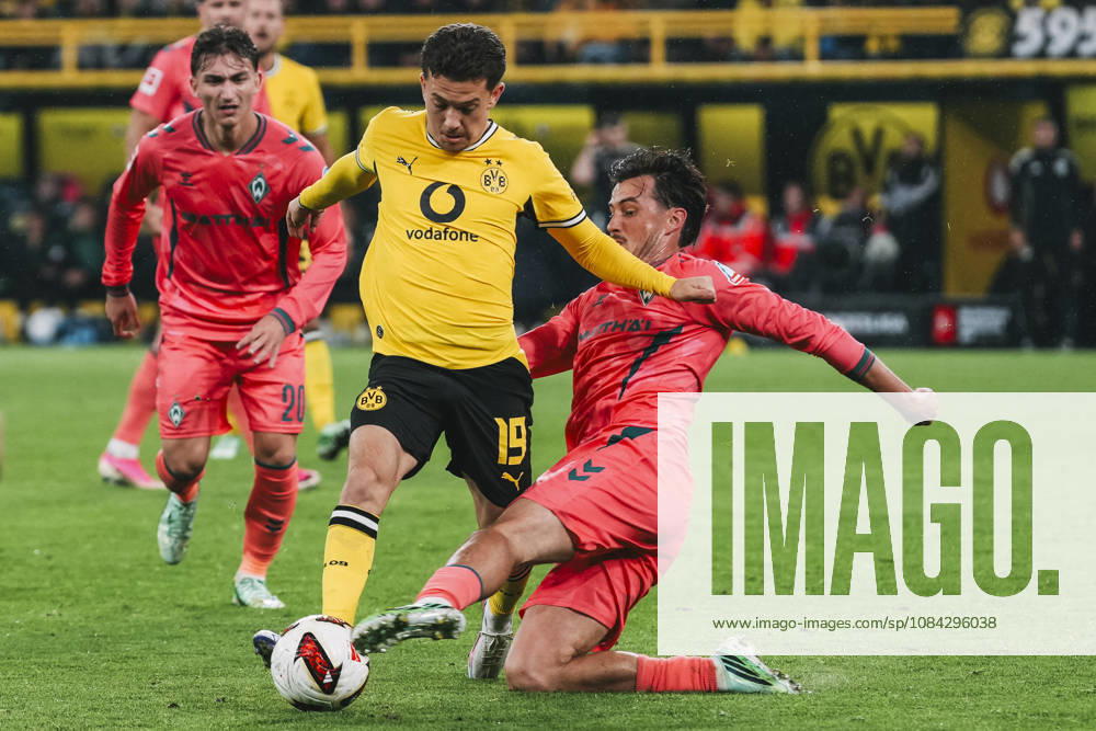 Soccer, Bundesliga 1, Borussia Dortmund vs. SV Werder Bremen: A tackle between Konstantinos Karetsas (19), Dortmund, and Olivier Deman (2), Bremen. DFL and DFB regulations prohibit any use of photographs as image sequences and or quasi-video. Dortmund