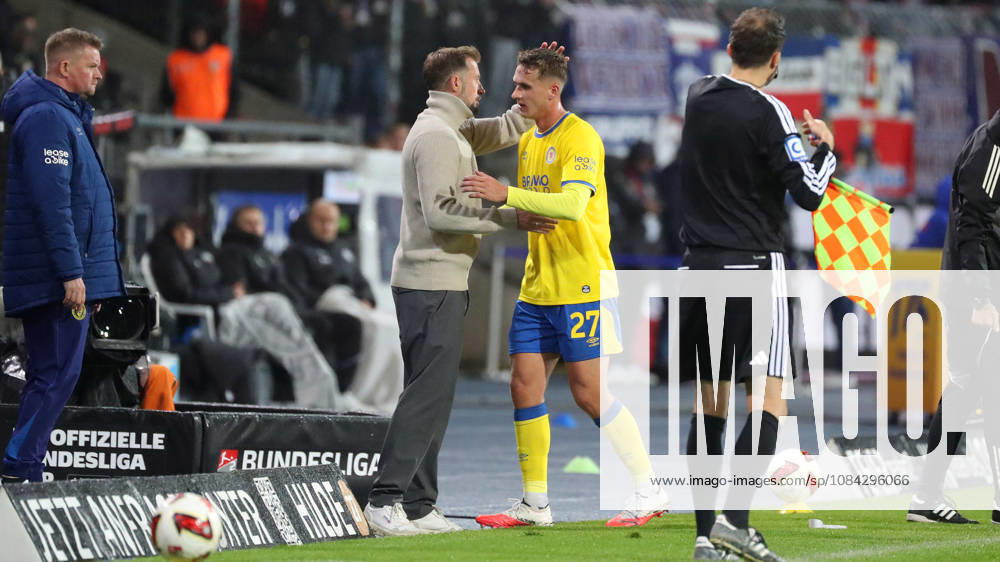 Braunschweig vs. Kiel, 2nd Bundesliga Braunschweig, October 9, 2026, Soccer, Men s, 2nd Bundesliga, 2026–2027 Season, Eintracht Braunschweig vs. Holstein Kiel Head Coach Lars Kornetka, Eintracht Braunschweig, Jan Urbich, Eintracht Braunschweig. DFL and DFB regulations prohibit any use of photographs as image sequences and or quasi-video. Stadion an der Hamburger Straße, Lower Saxony, Germany
