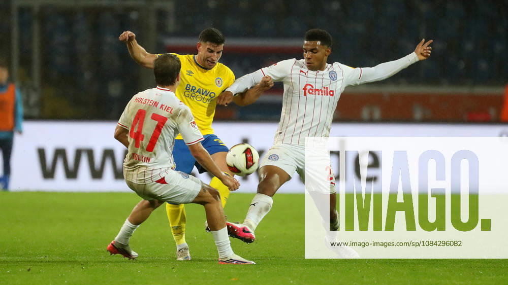 Braunschweig vs. Kiel, 2. Bundesliga Braunschweig, October 9, 2026, Soccer, Men s, 2. Bundesliga, 2026–2027 Season, Eintracht Braunschweig vs. Holstein Kiel, Ikem Ugoh (Holstein Kiel), Robin Heußer, Eintracht Braunschweig, Ikem Ugoh, Holstein Kiel. DFL and DFB regulations prohibit any use of photographs as image sequences and or quasi-video. Stadion an der Hamburger Straße, Lower Saxony, Germany