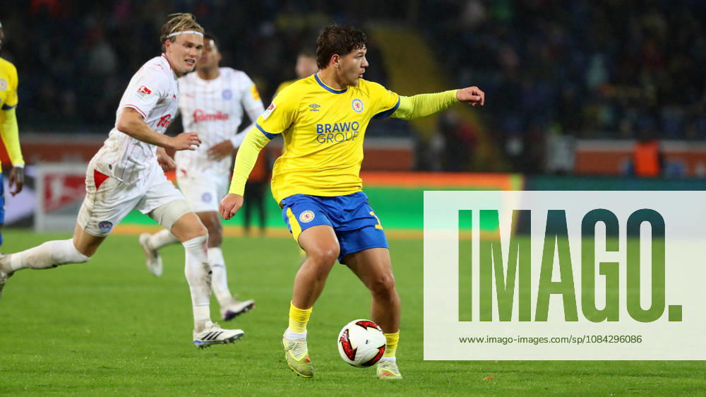 Braunschweig vs. Kiel, 2nd Bundesliga (Braunschweig), October 9, 2026, Soccer, Men s, 2nd Bundesliga, 2026–2027 Season, Eintracht Braunschweig vs. Holstein Kiel, Noah Madsen (Holstein Kiel), Jovan Mijatovic (Eintracht Braunschweig). DFL and DFB regulations prohibit any use of photographs as image sequences and or quasi-video. Stadion an der Hamburger Straße, Lower Saxony, Germany