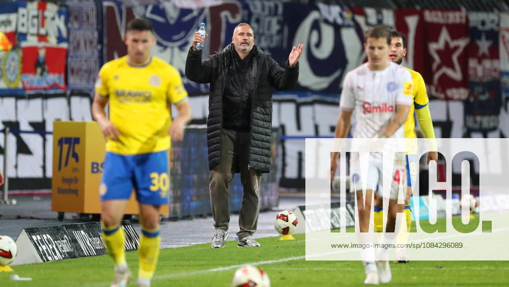 Braunschweig vs. Kiel, 2nd Bundesliga Braunschweig, October 9, 2026, Soccer, Men s, 2nd Bundesliga, 2026–2027 Season, Eintracht Braunschweig vs. Holstein Kiel Head Coach Tim Walter Holstein Kiel DFL DFB REGULATIONS PROHIBIT ANY USE OF PHOTOGRAPHS AS IMAGE SEQUENCES AND OR QUASI-VIDEO Stadion an der Hamburger Straße Lower Saxony Germany