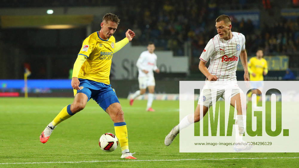 Braunschweig vs. Kiel, 2nd Bundesliga Braunschweig, October 9, 2026, Soccer, Men s, 2nd Bundesliga, 2026–2027 Season, Eintracht Braunschweig vs. Holstein Kiel; Jan Urbich (Eintracht Braunschweig), Ivan Nekic (Holstein Kiel); DFL and DFB regulations prohibit any use of photographs as image sequences and or quasi-video; Stadion an der Hamburger Straße, Lower Saxony, Germany