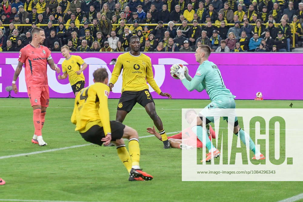Karl Hein (Bremen 1) thwarts a scoring chance by Dortmund October 9, 2026 ¢ Soccer ¢ Borussia Dortmund vs. SV Werder Bremen, Signal Iduna Park, Dortmund, DFB and DFL regulations prohibit any use of photographs as image sequences and or quasi-video. NRW, Germany