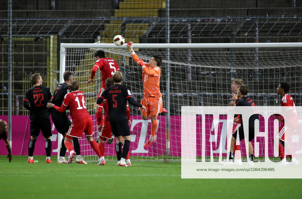 Soccer, Men s, Bavarian Regional League, 2026–2027 Season, FC Bayern Munich II vs. SpVgg Unterhaching, Grünwalder Stadium: Jannis Bärtl of FC Bayern Munich II punches the ball away, save