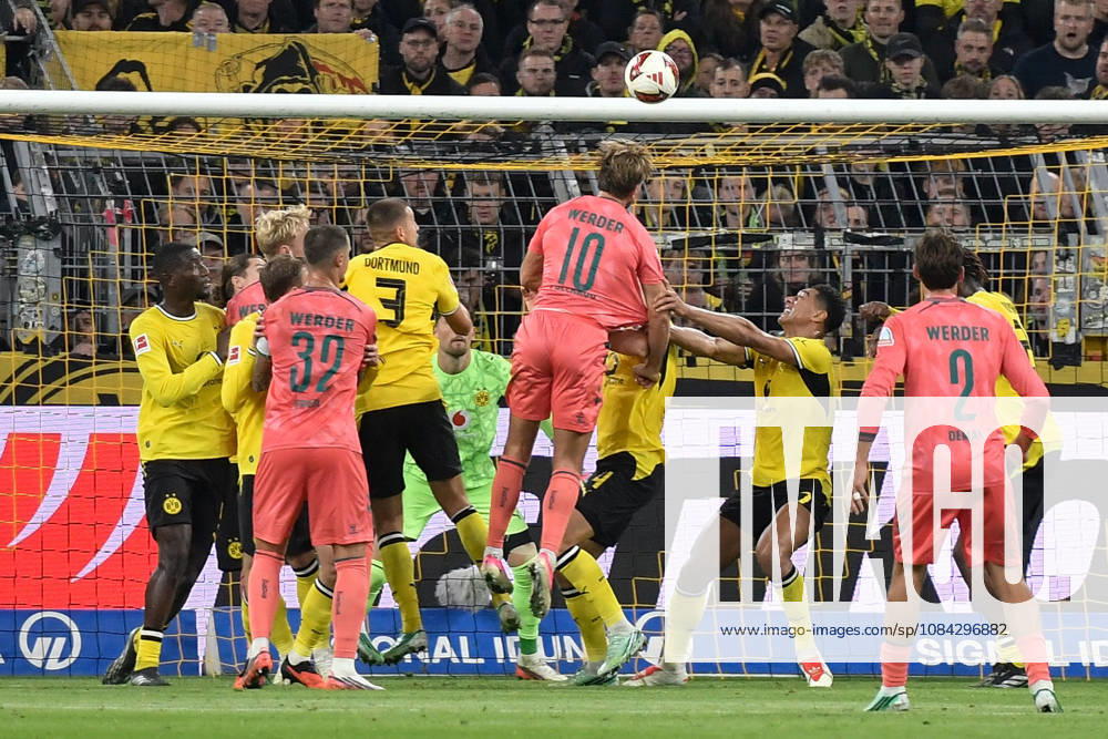 Penalty area scene: Scoring chance by Niclas Füllkrug, Bremen, September 10, 2026 ¢ Soccer ¢ Borussia Dortmund vs. SV Werder Bremen, Signal Iduna Park, Dortmund, DFB and DFL regulations prohibit any use of photographs as image sequences and or quasi-video. NRW, Germany