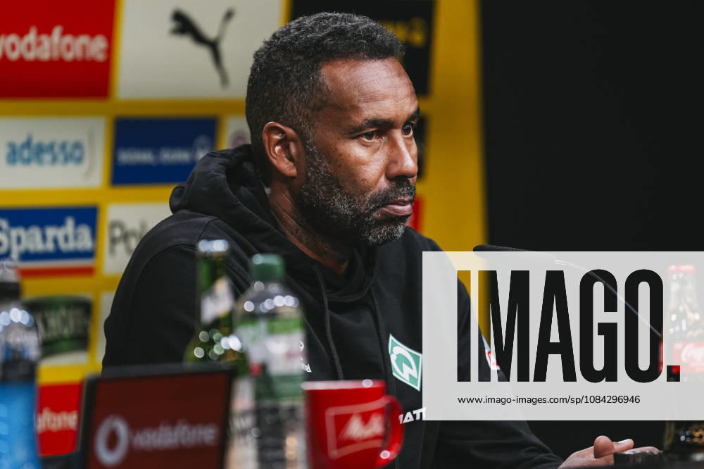 Soccer, Bundesliga 1, Borussia Dortmund vs. SV Werder Bremen: Head Coach Daniel Thioune of Bremen during the press conference. DFL and DFB regulations prohibit any use of photographs as image sequences and or quasi-video. Dortmund