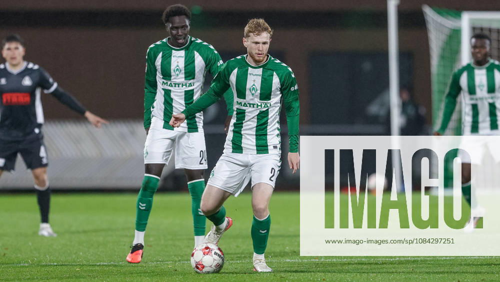 Johann Wegner, SV Werder Bremen II, 2 players on the ball, single frame, full-body shot, action, game scene, October 9, 2026, Bremen, Germany, soccer, Regionalliga Nord, SV Werder Bremen II vs. SV Atlas Delmenhorst