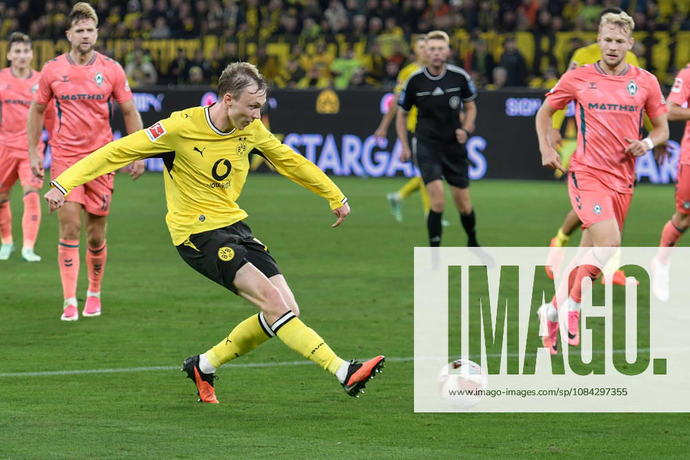 Penalty area scene: Scoring chance by Maximilian Beier, Dortmund, September 14, 2026 ¢ Soccer ¢ Borussia Dortmund vs. SV Werder Bremen, Signal Iduna Park, Dortmund, DFB and DFL regulations prohibit any use of photographs as image sequences and or quasi-video. NRW, Germany
