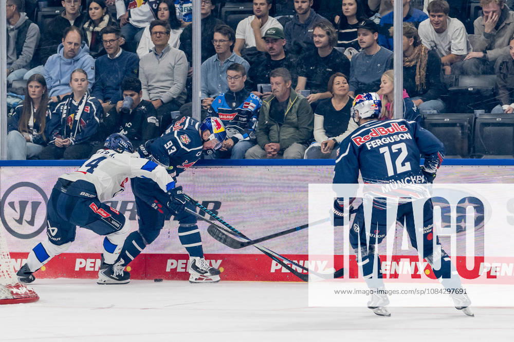 Battle for the Puck: Face-off between Nicolas Schindler (ERC Ingolstadt, 44) and Maximilian Kastner (EHC Red Bull Munich, 93); on the right, Brady Ferguson (EHC Red Bull Munich, 12 GER), EHC Red Bull Munich vs. ERC Ingolstadt, DEL, 2026–2027 season, Matchday 7, October 9, 2026. Photo: HMB Media, Franz Feiner