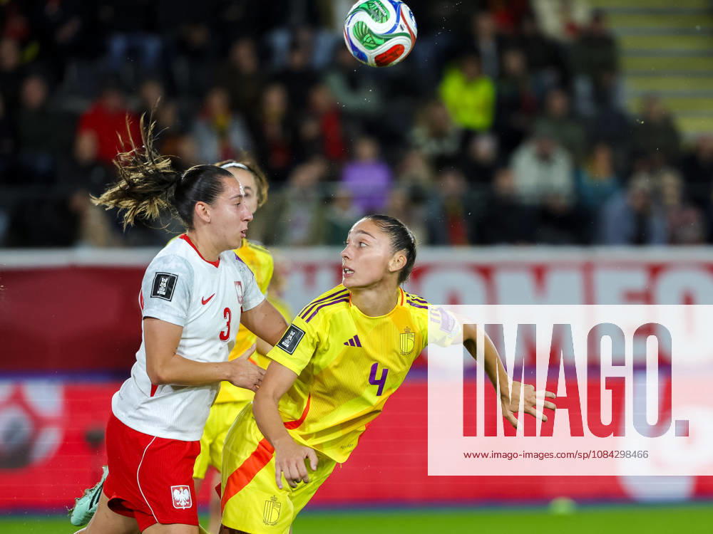 SOCCER WOMEN UEFA BELGIUM VS SCOTLAND Wiktoria Zieniewicz (3) of Poland and Amber Tysiak (4) of Belgium pictured during a women football game between the national teams of Belgium , called the Red Flames , and Poland on Round 1 of Play Offs, first leg of the 2026-27 UEFA Women s European Qualifiers competition , on Saturday 9 October 2026 in Leuven , BELGIUM . PHOTO SPORTPIX Sevil OKTEM Leuven Den Dreef BELGIUM