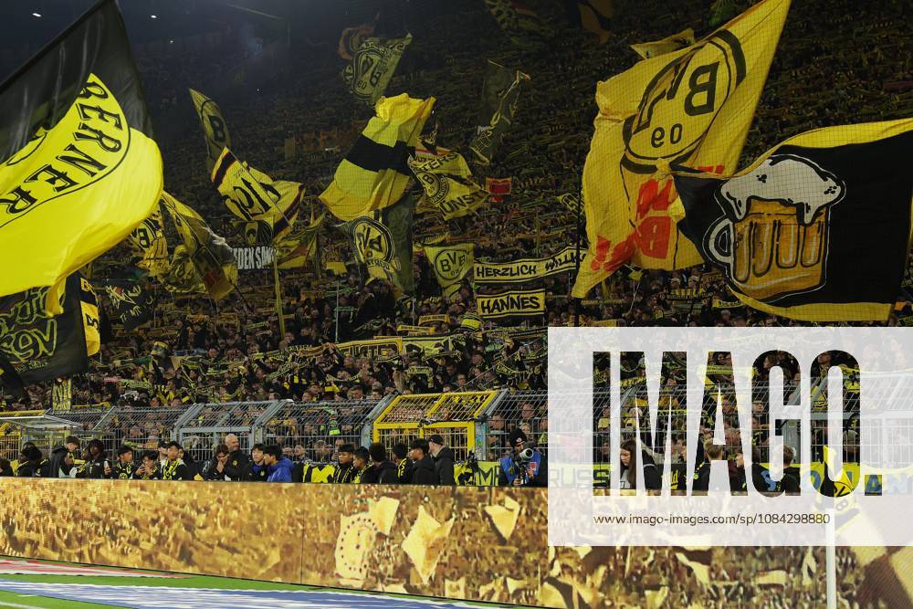 Dortmund, Germany, October 26, 2009, BVB fans in the South Stand during the Bundesliga match between Borussia Dortmund and SV Werder Bremen at Signal Iduna Park in Dortmund. Photo by Joachim Bywaletz. DFB and DFL regulations prohibit any use of photographs as image sequences and or quasi-video content.EO