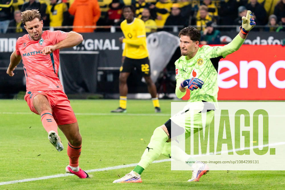 Germany 1 Bundesliga 2026–2027, Matchday 5: Borussia Dortmund vs. Werder Bremen, October 9, 2026, Signal Iduna Park, North Rhine-Westphalia; Gregor Kobel (Borussia Dortmund), 1 Niclas Füllkrug 10