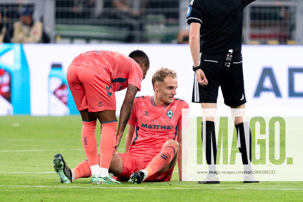 Germany 1 Bundesliga 2026–2027, Matchday 5: Borussia Dortmund vs. Werder Bremen, October 9, 2026, Signal Iduna Park, North Rhine-Westphalia, Arthur 13, Amos Pieper 5, injured on the field, substituted