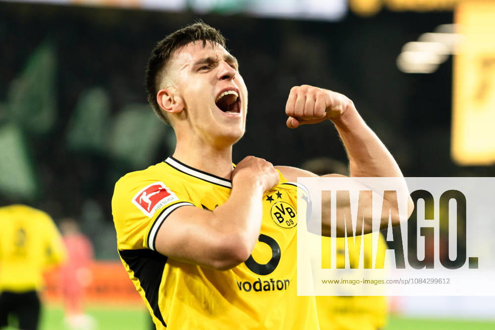 Germany 1 Bundesliga 2026–2027, Matchday 5: Borussia Dortmund vs. Werder Bremen, October 9, 2026, Signal Iduna Park, North Rhine-Westphalia. Goal to make it 2–0 by Nico Schlotterbeck of Borussia Dortmund, 4: Celebrations, joy, emotions, goal celebration, biceps