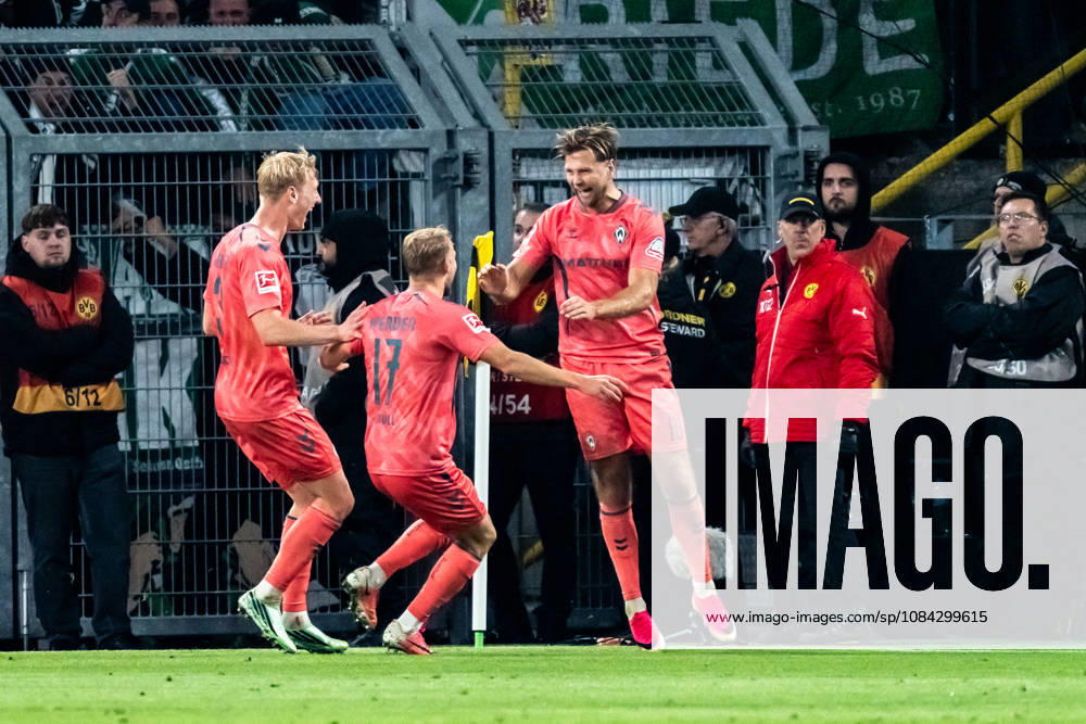 Germany 1 Bundesliga 2026–2027, Matchday 5: Borussia Dortmund vs. Werder Bremen, October 9, 2026, Signal Iduna Park, North Rhine-Westphalia; Niclas Füllkrug scores the 2-2 goal; 10: Cheering, joy, emotions, goal celebration; Marco Grüll 17