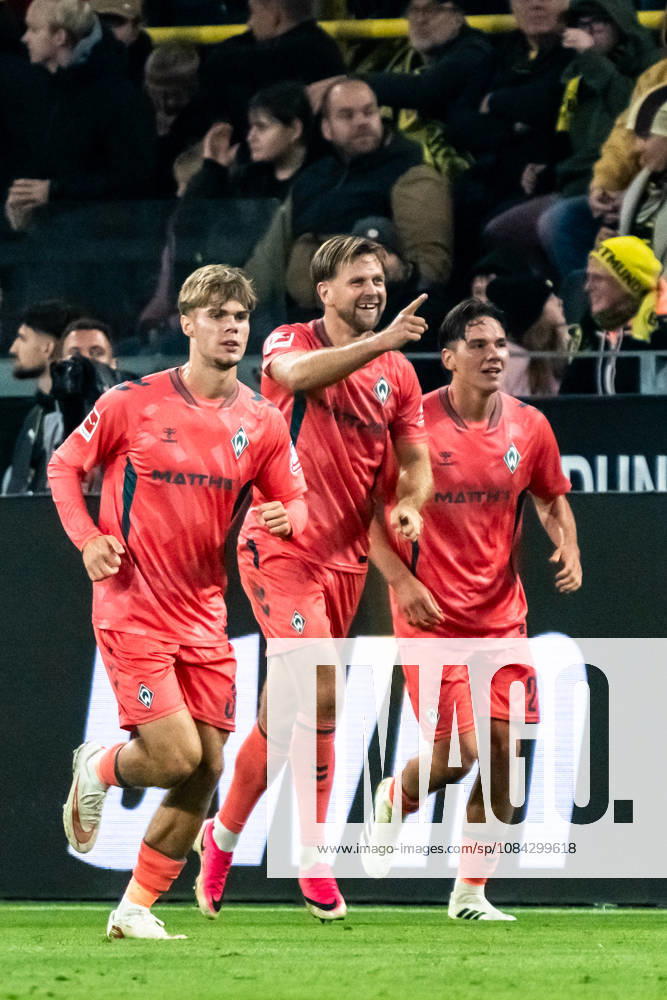 Germany 1 Bundesliga 2026–2027, Matchday 5: Borussia Dortmund vs. Werder Bremen, October 9, 2026, Signal Iduna Park, North Rhine-Westphalia. Niclas Füllkrug scores the 2–2 goal. 10: Cheers, joy, emotions, goal celebration.