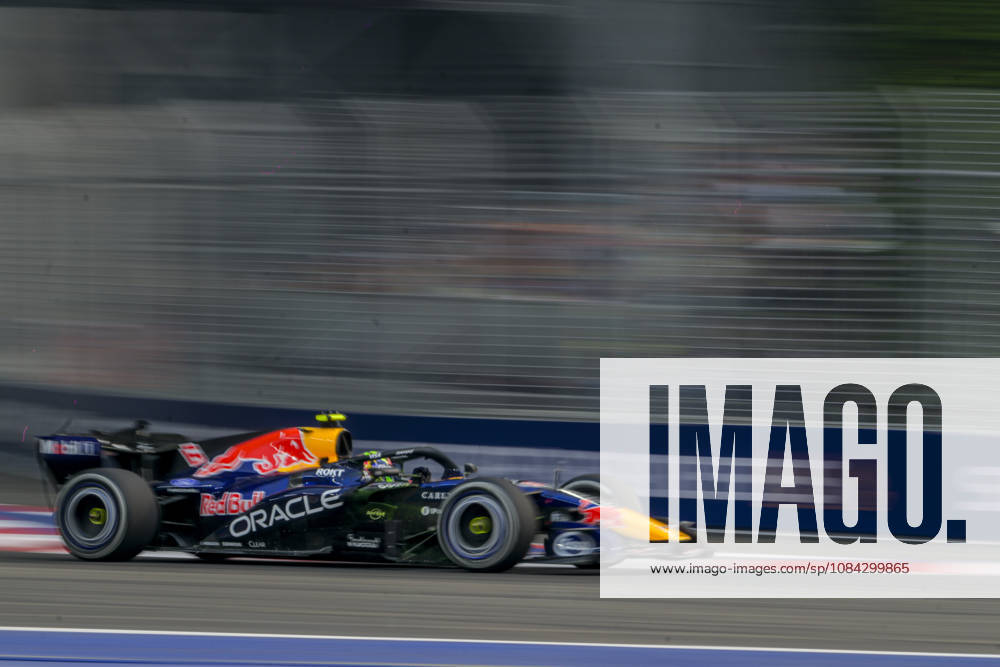 Isack Hadjar of Red Bull Racing approaches in action during fp1, Friday, 9 October , Singapore Grand Prix 2026, Marina Bay Street Circuit, Singapore 2026. Singapore Singapore - ZUMAc251 20261009_znp_c251_031