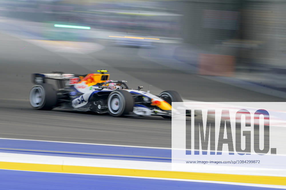 Isack Hadjar of Red Bull Racing approaches turn 1 during fp1, Friday, 9 October , Singapore Grand Prix 2026, Marina Bay Street Circuit, Singapore 2026. Singapore Singapore - ZUMAc251 20261009_znp_c251_033