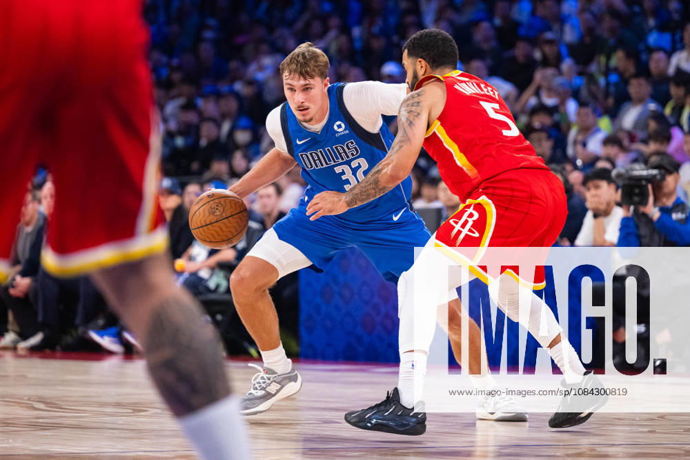 (261010) -- MACAO, Oct. 10, 2026 -- Cooper Flagg (L) of Dallas Mavericks competes during the 2026-2027 NBA, Basketball Herren, USA preseason game between Houston Rockets and Dallas Mavericks in Macao, south China, Oct. 9, 2026. ) (SP)CHINA-MACAO-BASKETBALL-NBA PRESEASON-LAKERS VS MAVERICKS(CN) CheongxKamxKa