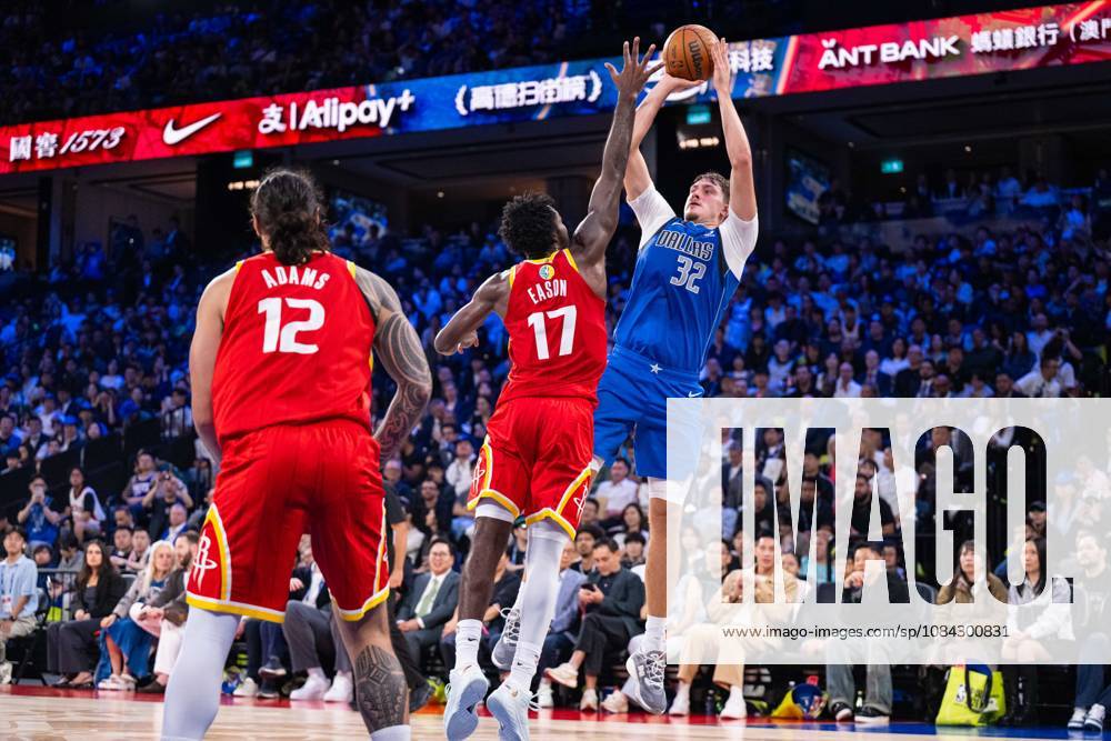 (261010) -- MACAO, Oct. 10, 2026 -- Cooper Flagg (R) of Dallas Mavericks shoots during the 2026-2027 NBA, Basketball Herren, USA preseason game between Houston Rockets and Dallas Mavericks in Macao, south China, Oct. 9, 2026. ) (SP)CHINA-MACAO-BASKETBALL-NBA PRESEASON-ROCKETS VS MAVERICKS(CN) CheongxKamxKa